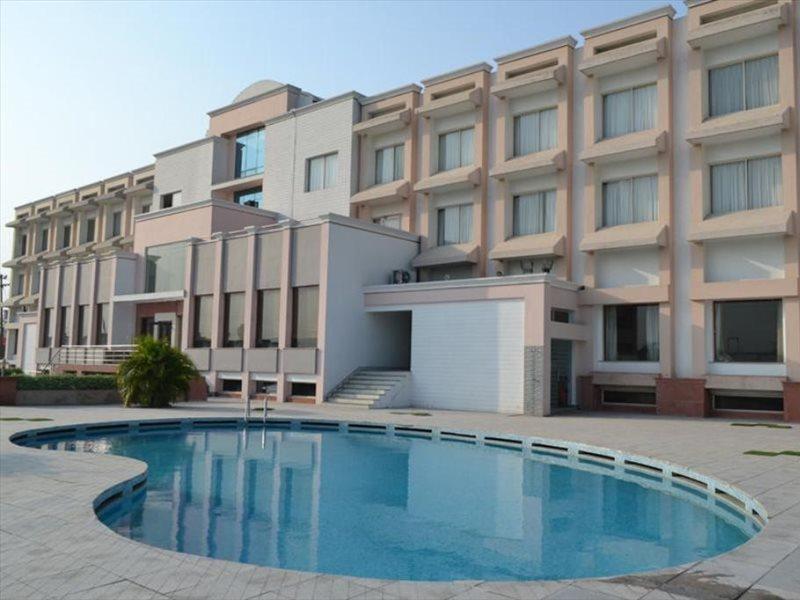 Hotel Sobti Continental Rudrapur Εξωτερικό φωτογραφία